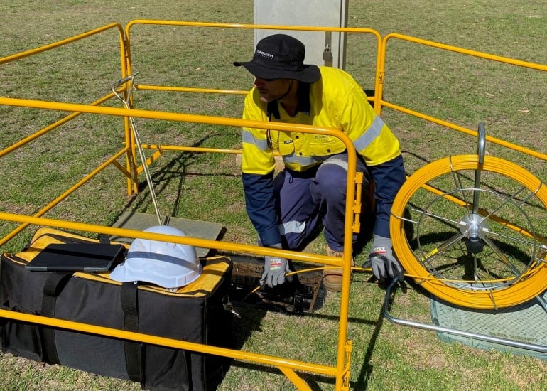 Utility locator working to Australian Standard AS5488